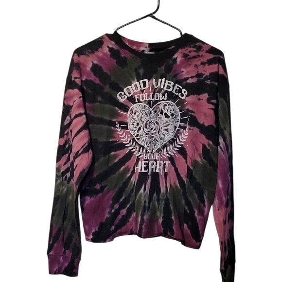 No Boundaries Soft Tie-Dye Long Sleeve Heart Sweater Black Pink Size Large - Picture 1 of 8